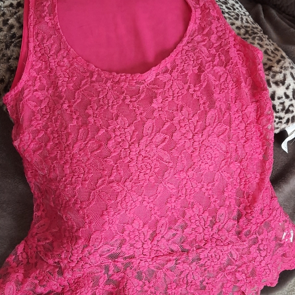 Sleeveless shirt that I never wears. - Picture 2 of 3